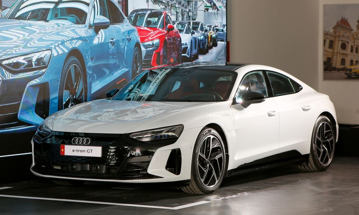 Audi e-tron GT quattro - electric sports car priced from 5.2 billion VND 0