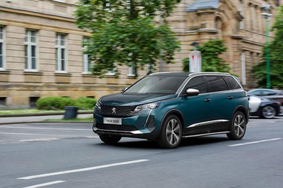 What's on the Peugeot 5008 GT version? 0