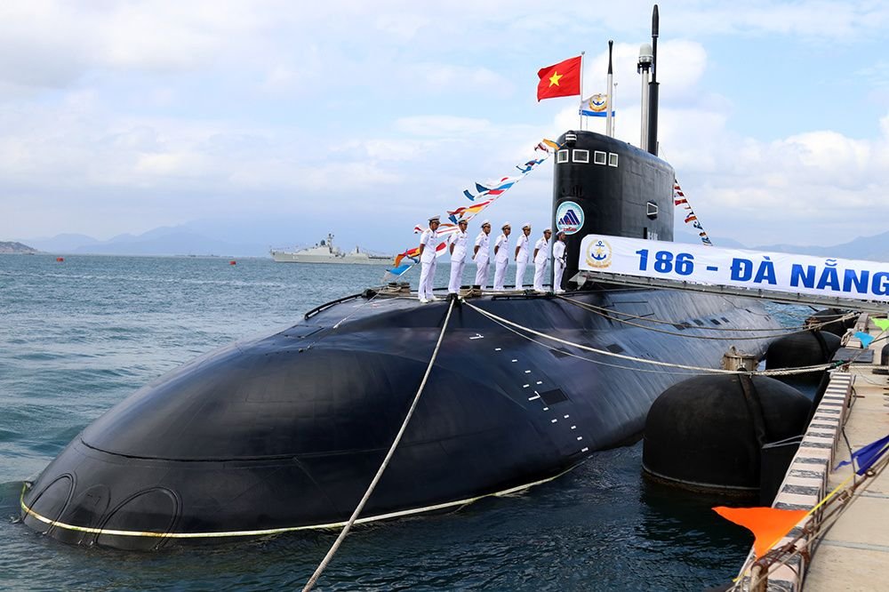 Powerful Club-S cruise missile on Kilo submarine 0