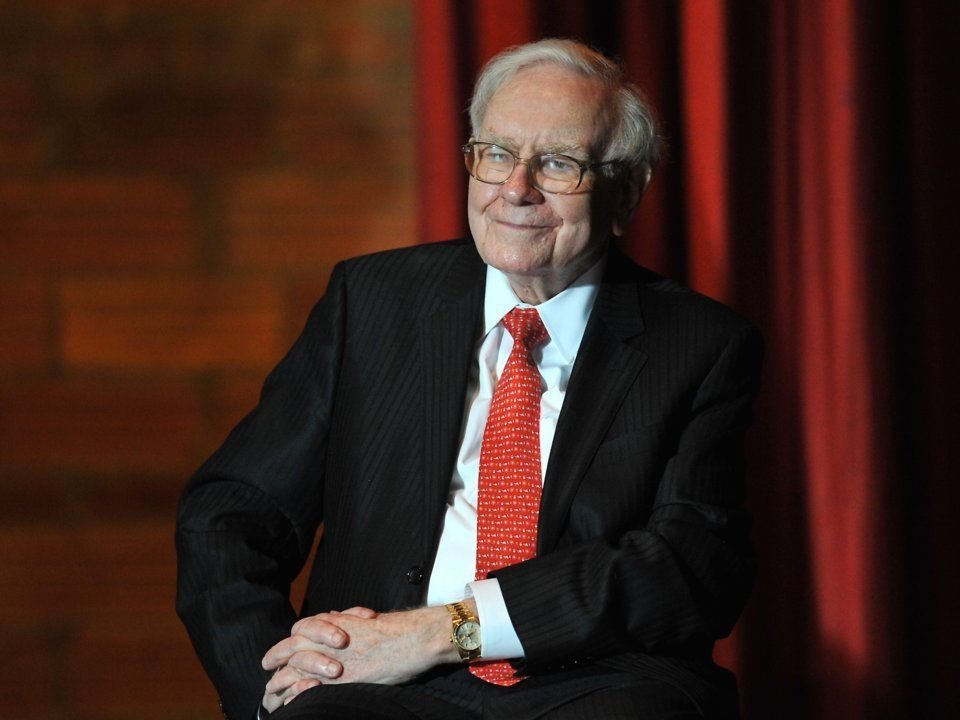 How Warren Buffett earns and spends money 0