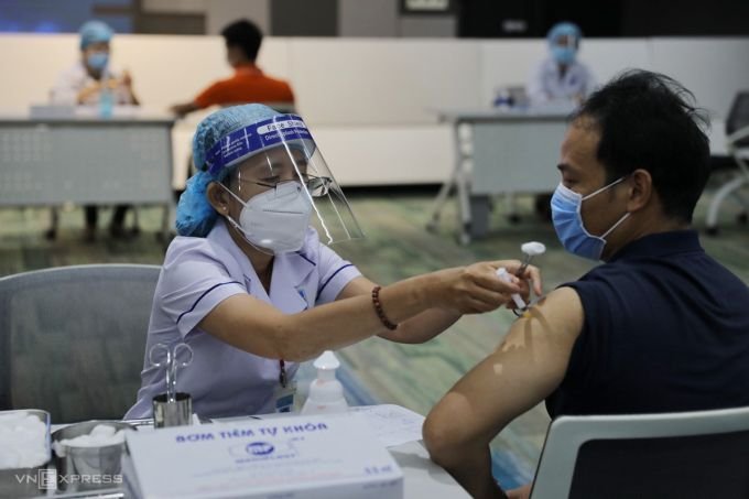 500 high-tech park employees begin the largest vaccination campaign in history 8