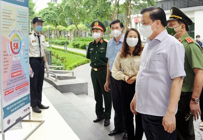 Secretary of Hanoi: Persist in social distancing 4